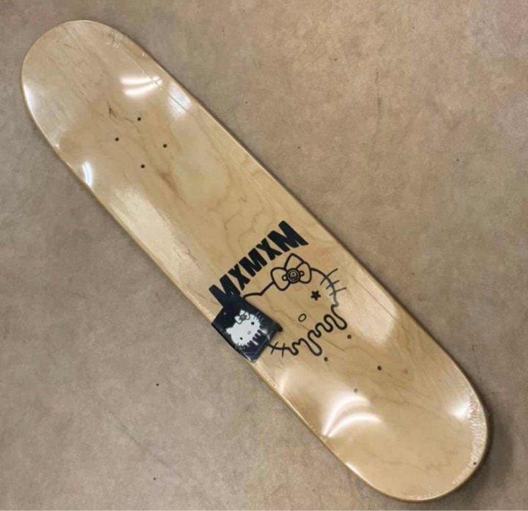 MxMxM x HELLO KITTY スケートボードデッキ