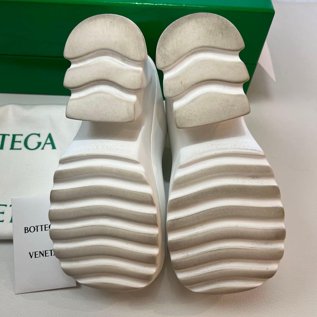 【期間限定】Bottega Veneta ホワイト クロッグサンダル