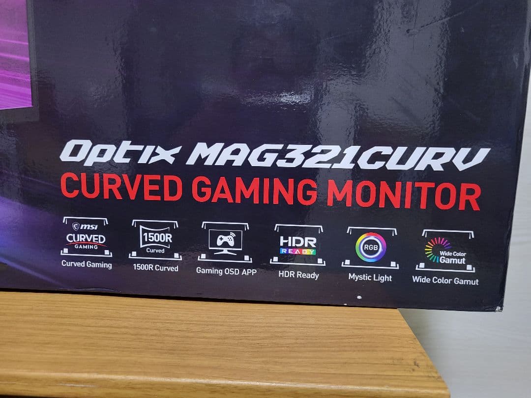 MSI Optix MAG321CURV 31.5インチ4K湾曲ゲーミングモニタ
