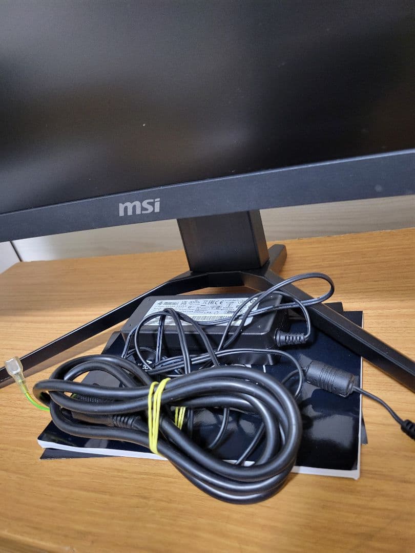 MSI Optix MAG321CURV 31.5インチ4K湾曲ゲーミングモニタ