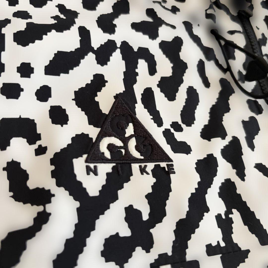 NIKE ACG : パッカブル レインジャケット 黒/白系 ゼブラ柄　Lサイズ