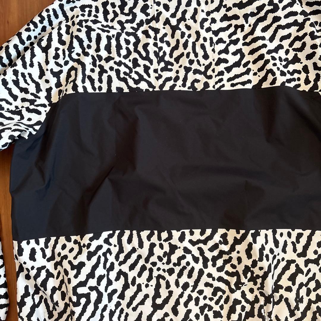 NIKE ACG : パッカブル レインジャケット 黒/白系 ゼブラ柄　Lサイズ