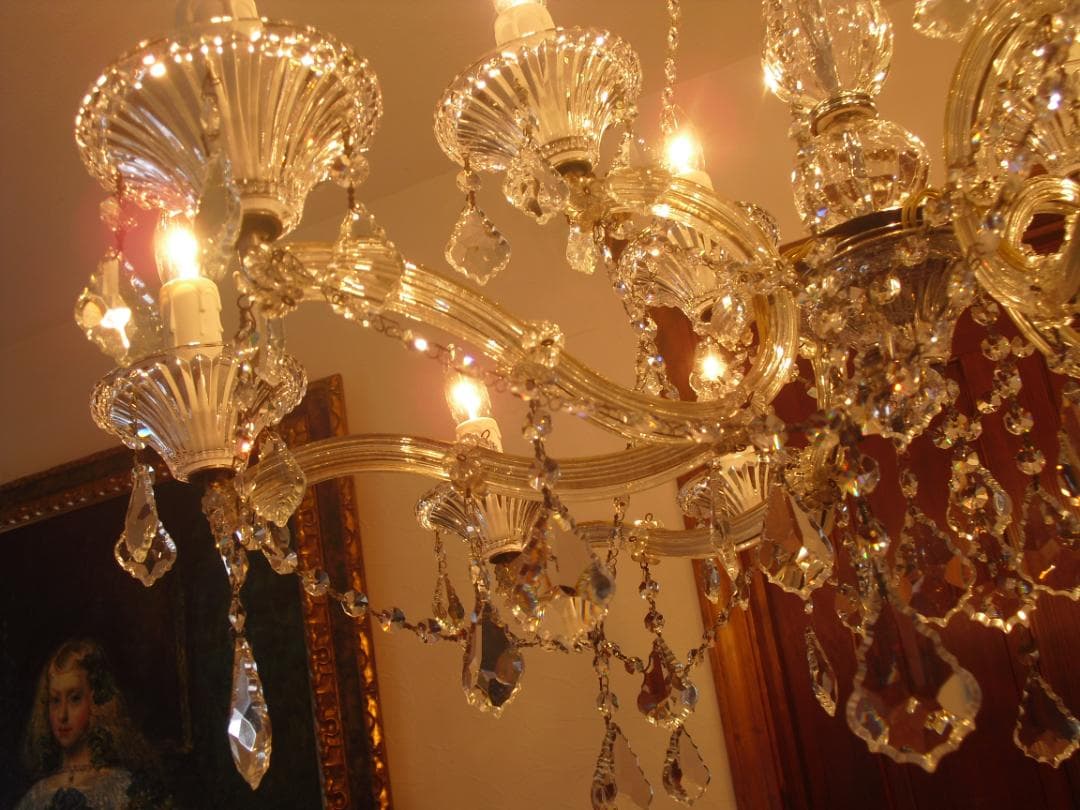 チェコ・ボヘミアンクリスタルガラス☆１２灯シャンデリア☆七色に輝く高純度・高品質