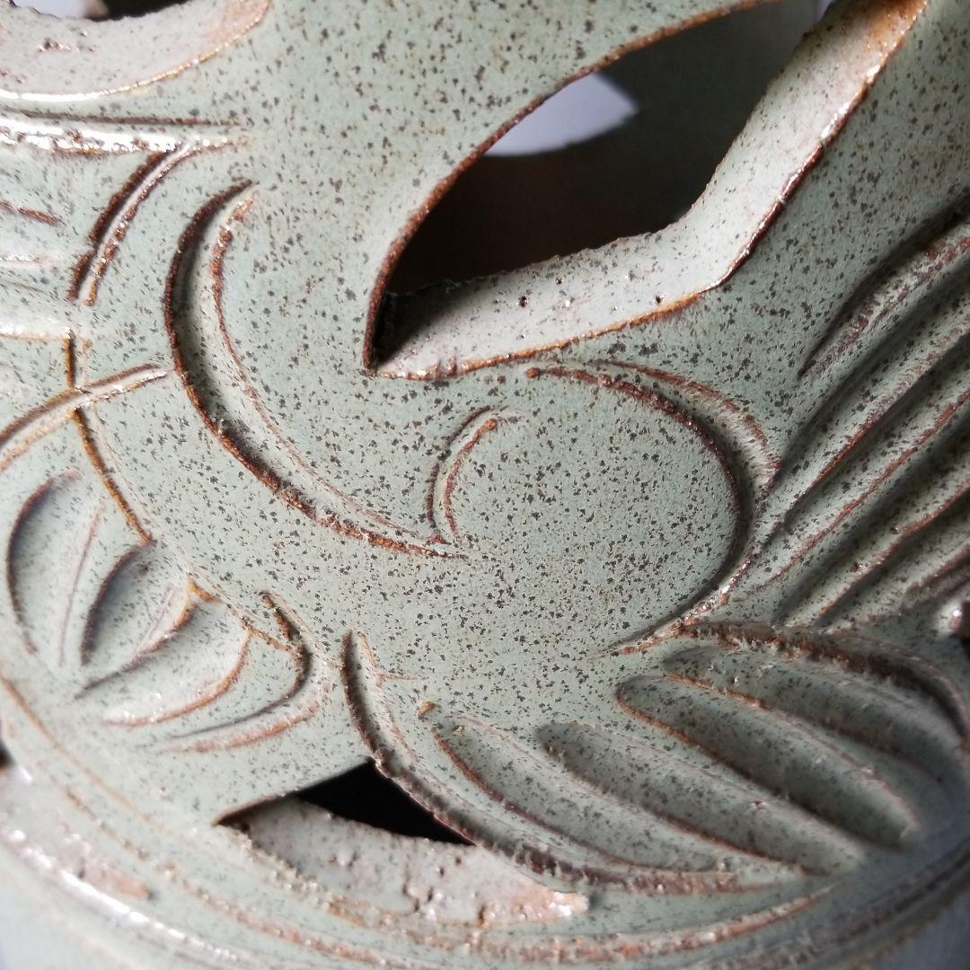 信楽焼傘立て  台形型唐草彫 高さ４０cm