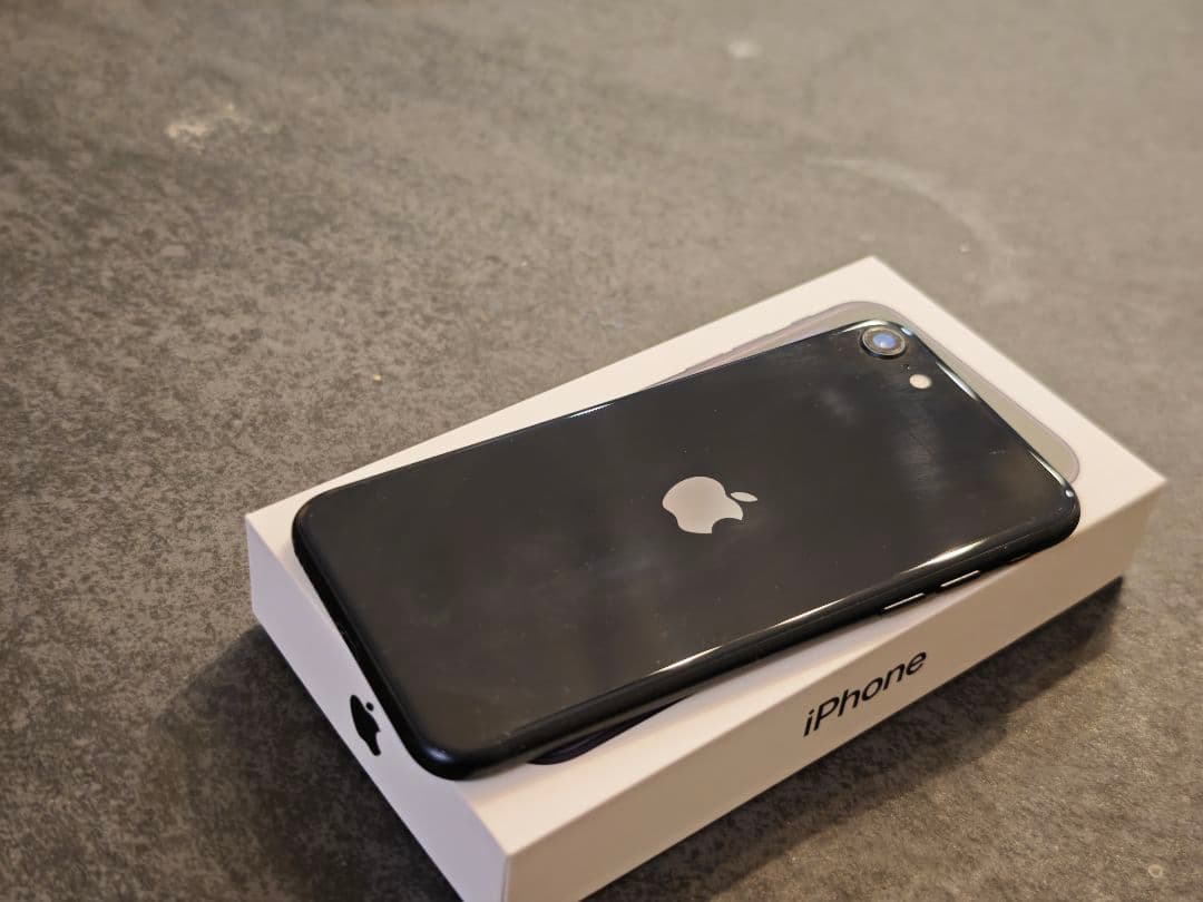 iPhone SE 第3世代 64GB ミッドナイト SIM解除済　美品