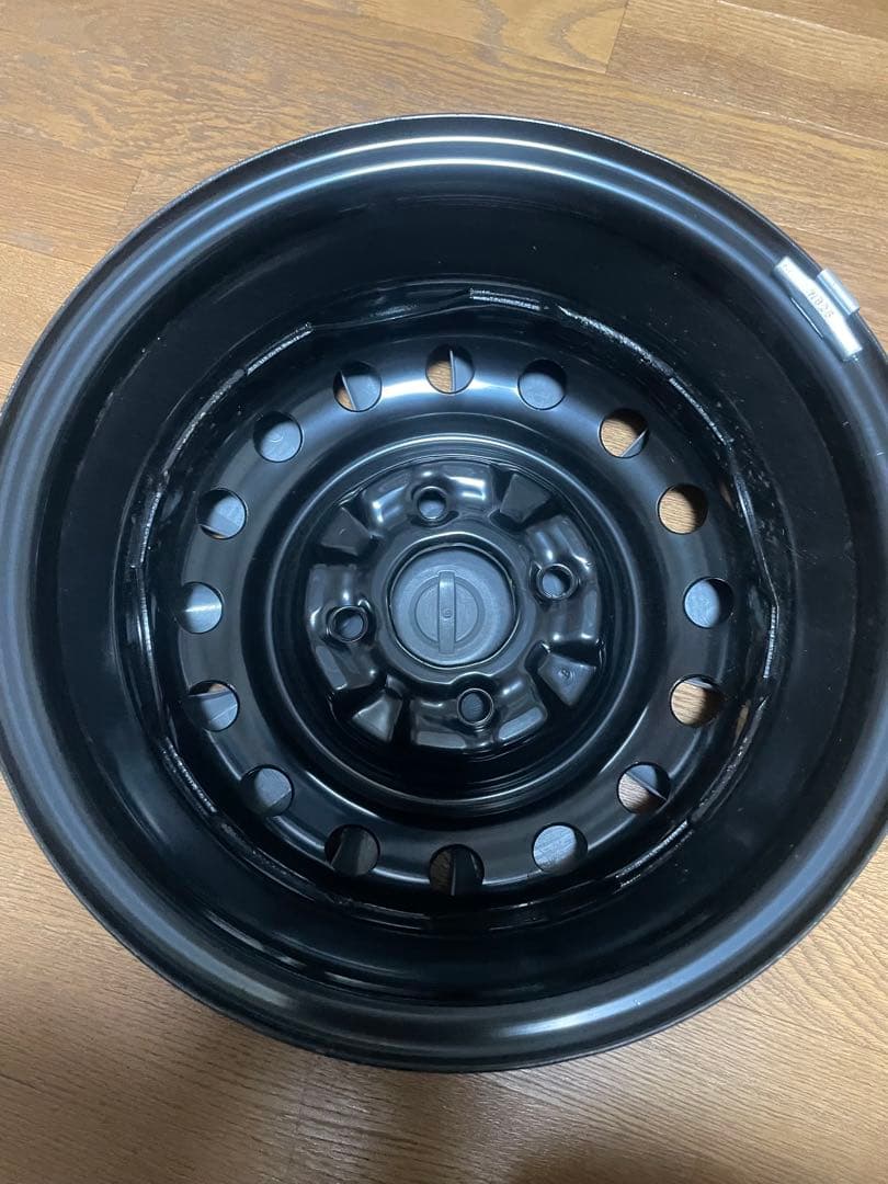14インチ ホイール４本セット　ホイールキャップ付き