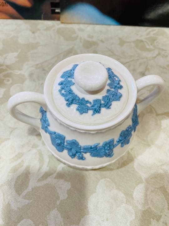 ウェッジウッド エンボスクィーンズウェア