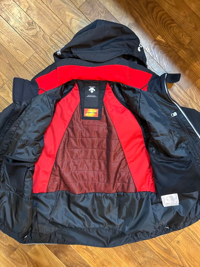 DESCENTEスキーウェア 黒白/赤 レディース上Sサイズ/下Mサイズ