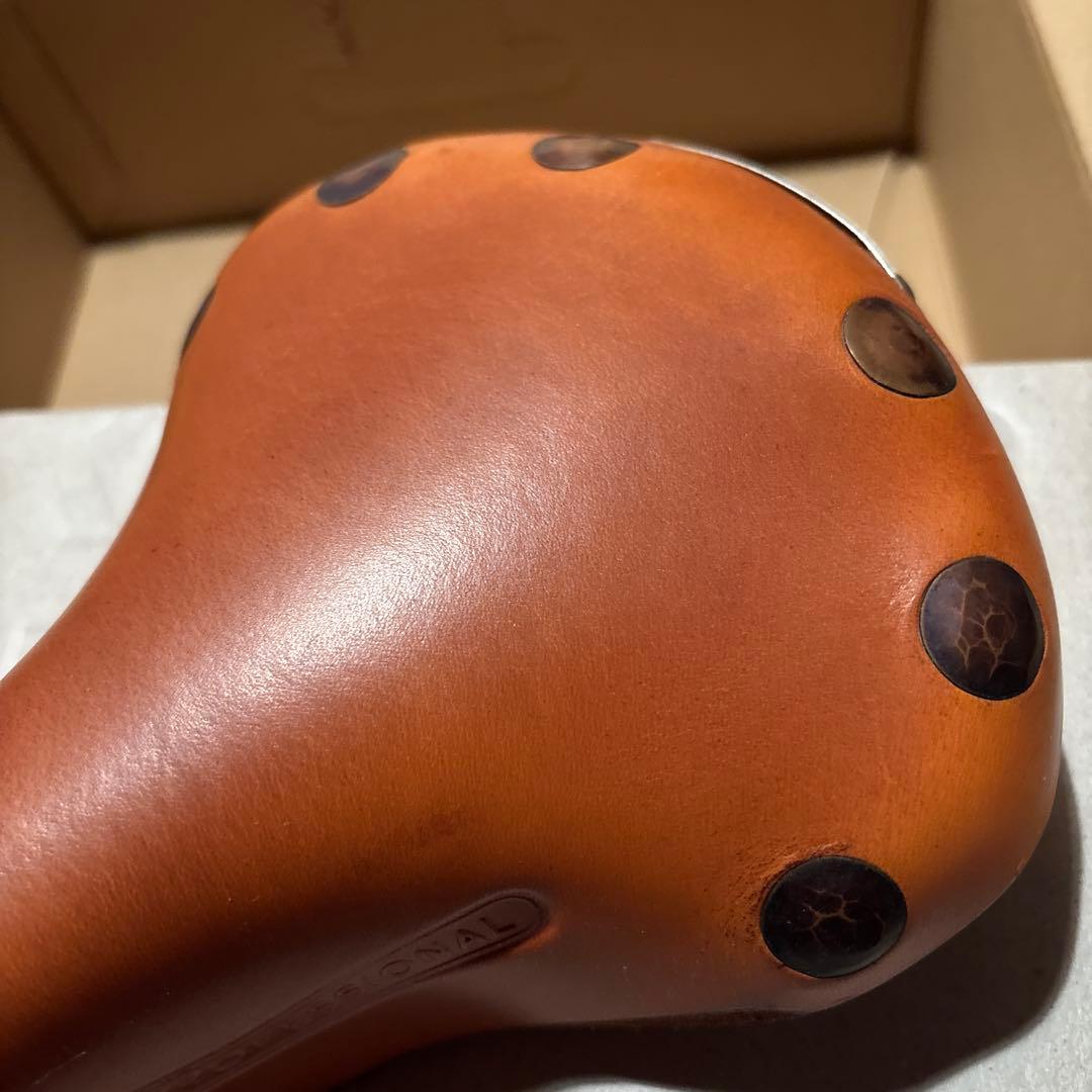 BROOKS ハニー レザーサドル 鋲付き