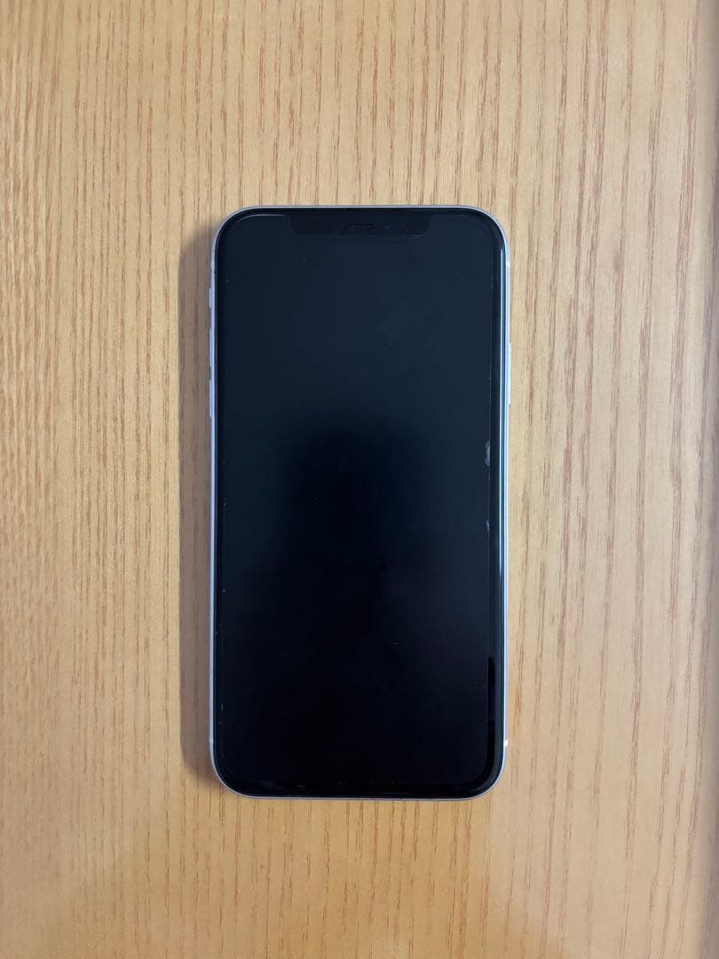 iPhone11本体 64GB 最大容量70% lightningケーブル付き