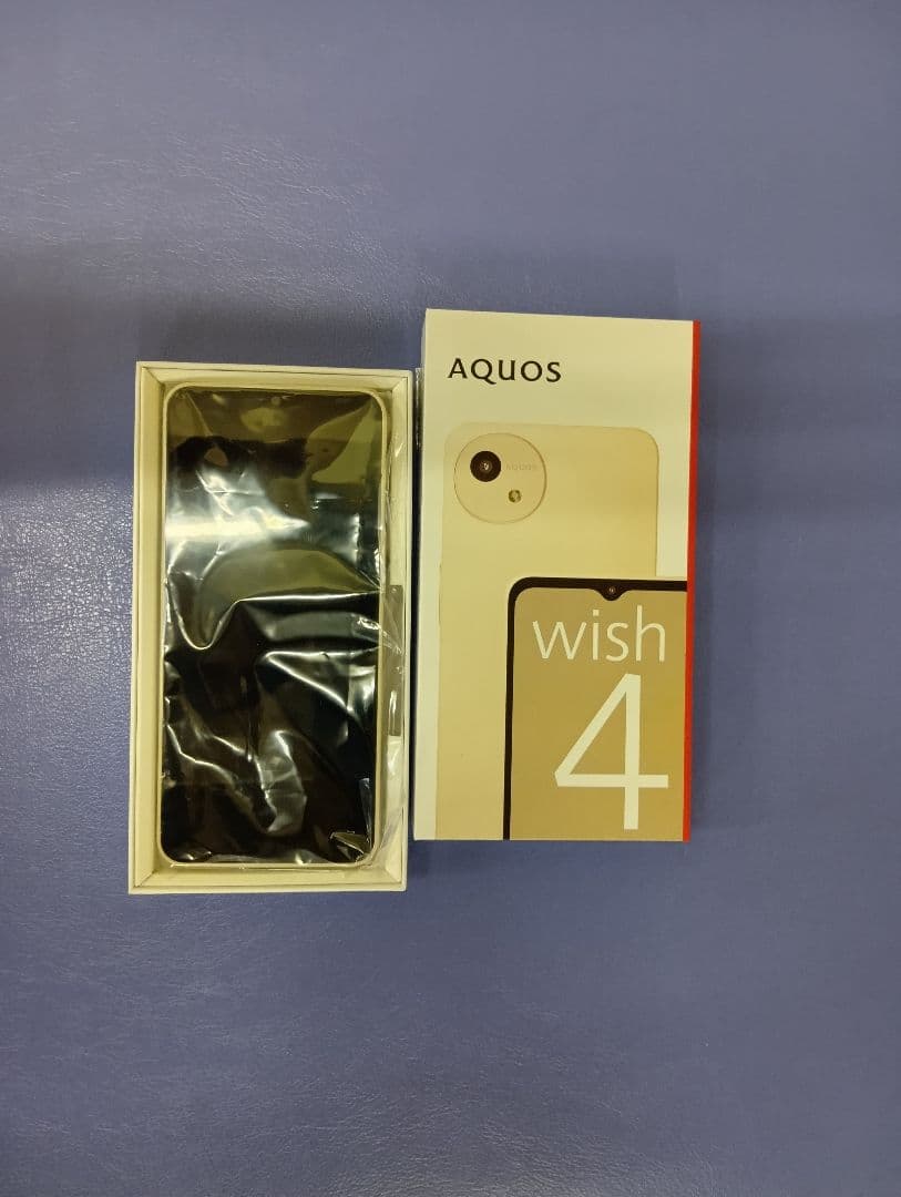 AQUOS wish 4 ホワイト 箱付き