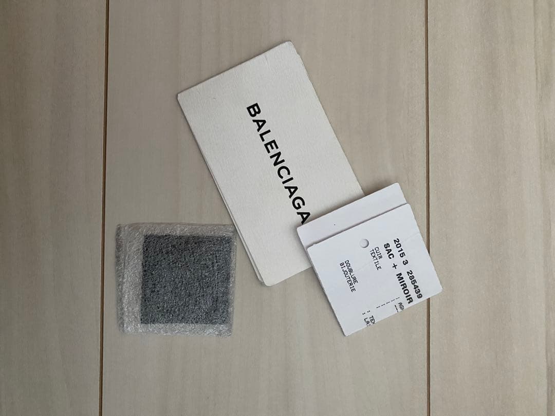 ベ*ラ様 BALENCIAGA MINI POMPON ブラックレザー ハンドバ