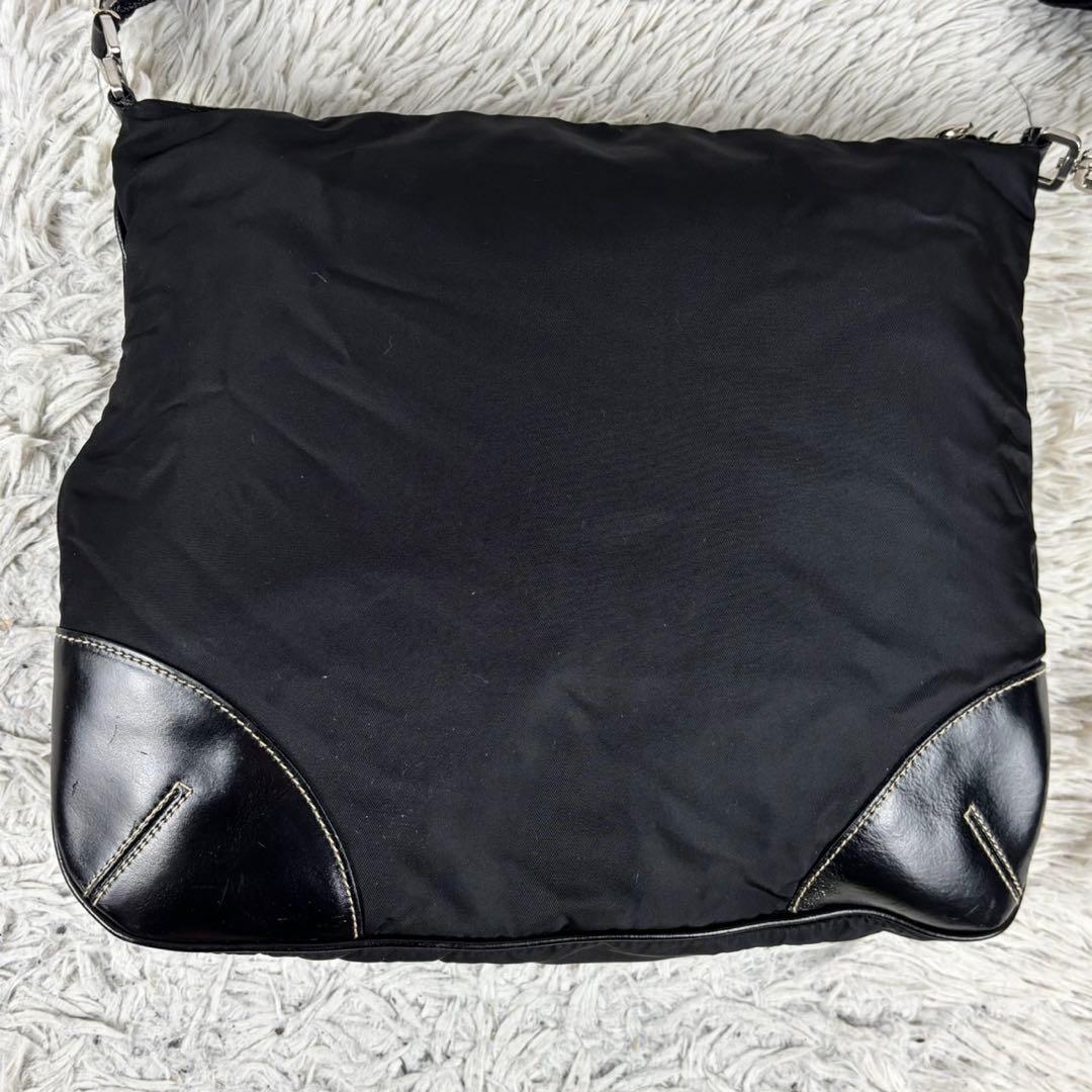 美品 PRADA ナイロン ショルダーバッグ 三角プレート 斜め掛け ブラック