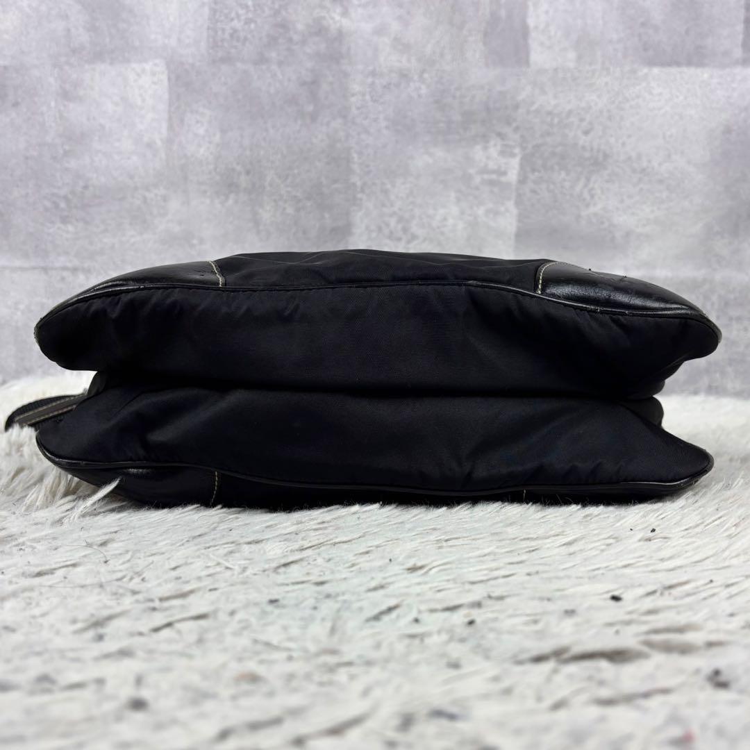 美品 PRADA ナイロン ショルダーバッグ 三角プレート 斜め掛け ブラック