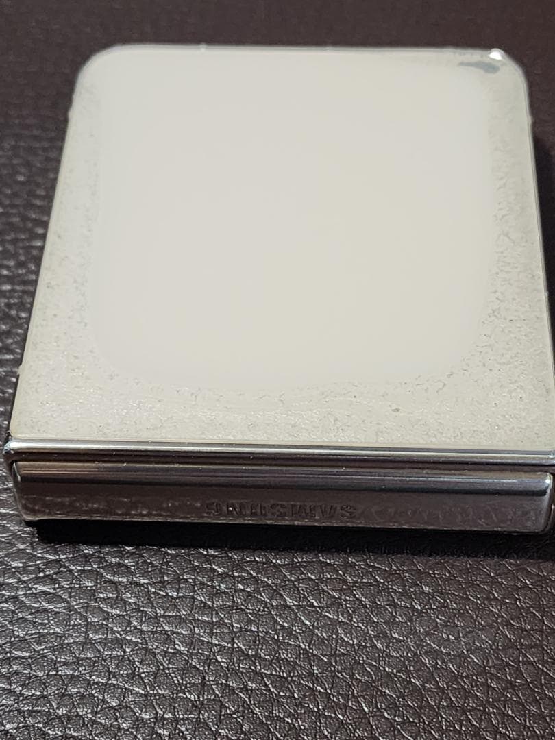 Galaxy Z Flip 4 SM-F7210　動作しますが外装ジャンク