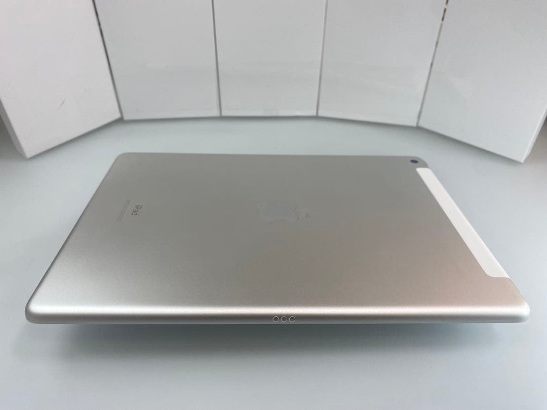 3*h様 iPad 第7世代　シルバー Cellular Model SIMフリ