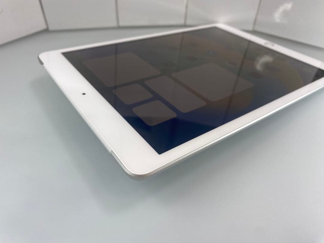 3*h様 iPad 第7世代　シルバー Cellular Model SIMフリ