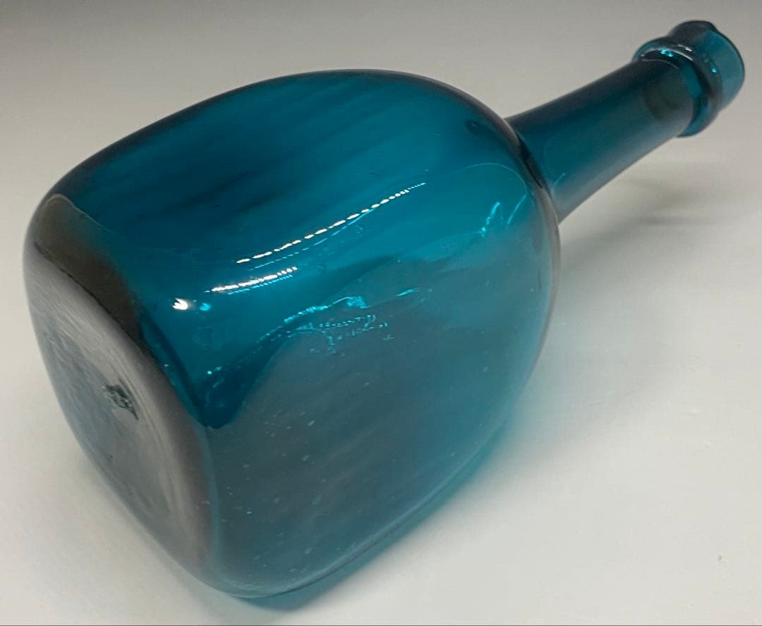 倉敷ガラス　小谷真三　吹きガラス　飾り瓶　花瓶　花入　a616