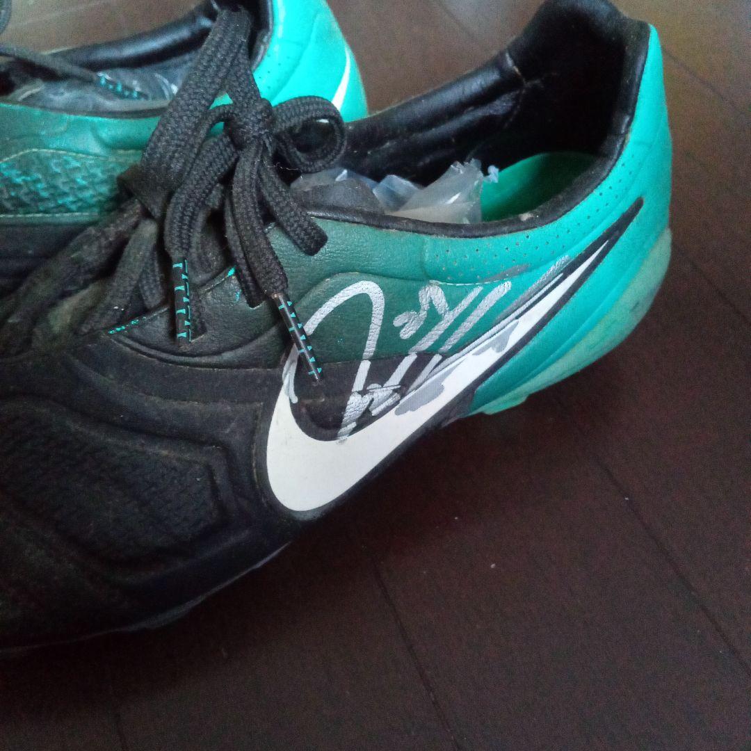 丁東浩選手実使用・直筆サイン入りスパイク　U-23韓国代表時代