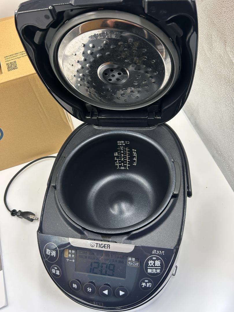 TIGER タイガー IHジャー炊飯器 炊きたて JPW-Y100 ブラック
