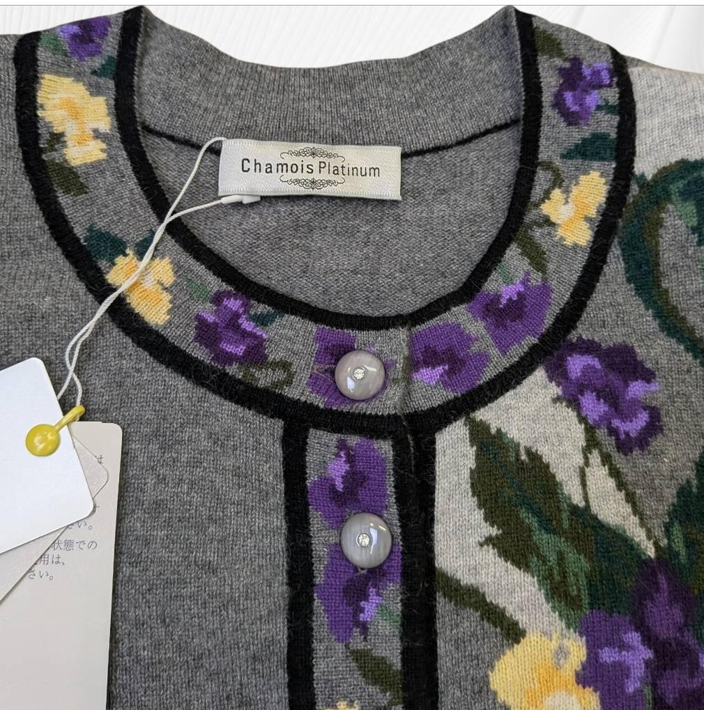 【未使用】高級 カシミヤ １００％ 花柄 グレー系 カーディガン ４２サイズ