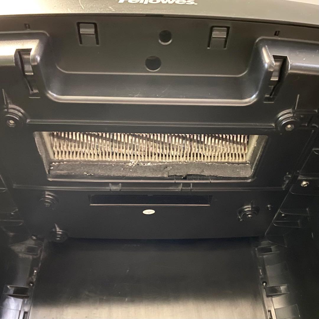 30Lでタップリ細断可能！デスクサイドシュレッダー