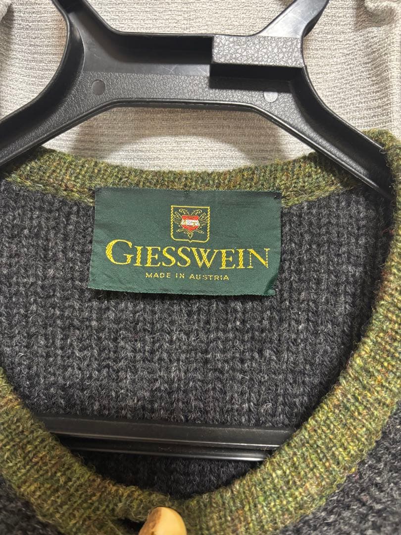 美品　GIESSWEIN刺繍デザインカーディガン