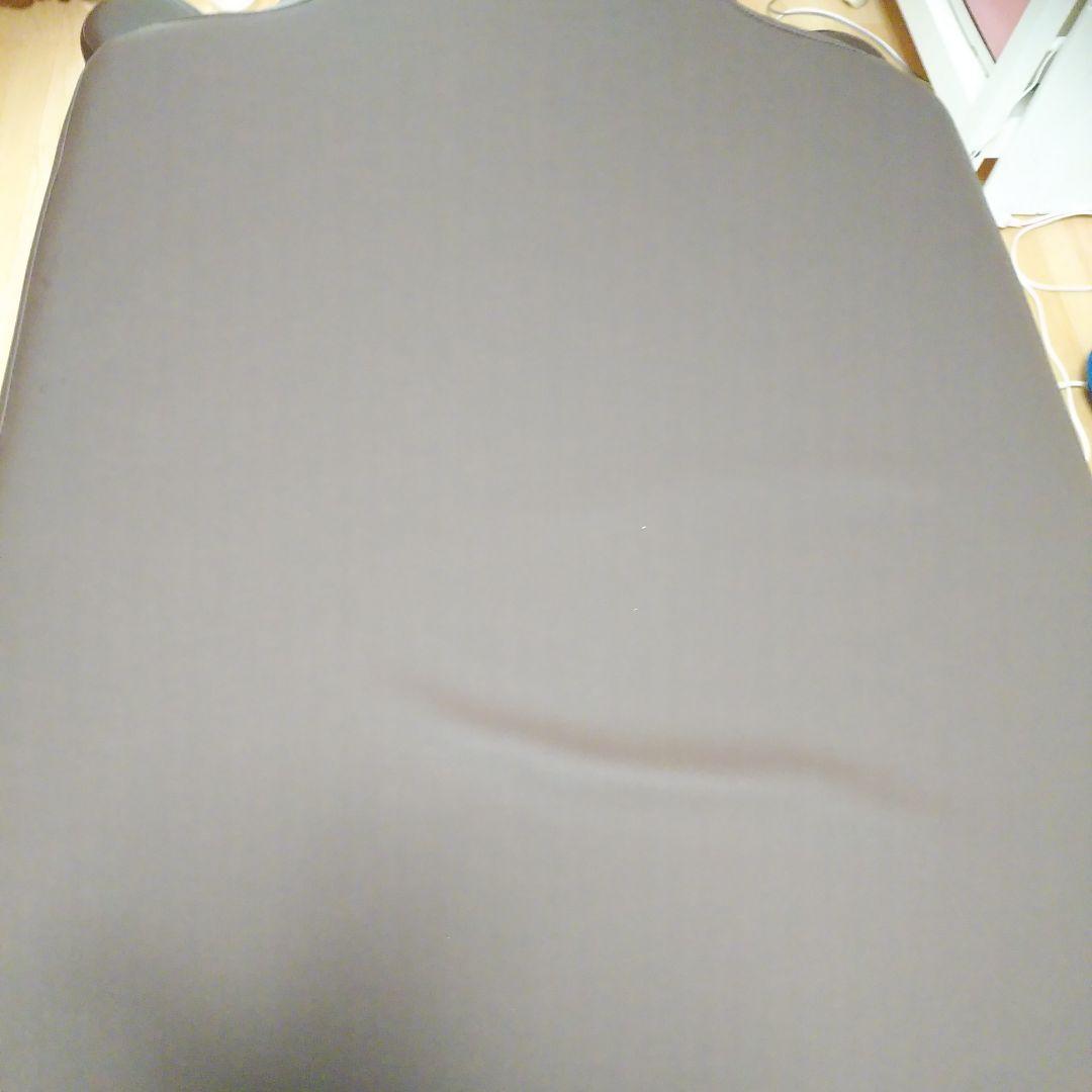 エステ・マッサージ施術 アームレスト付きベッド