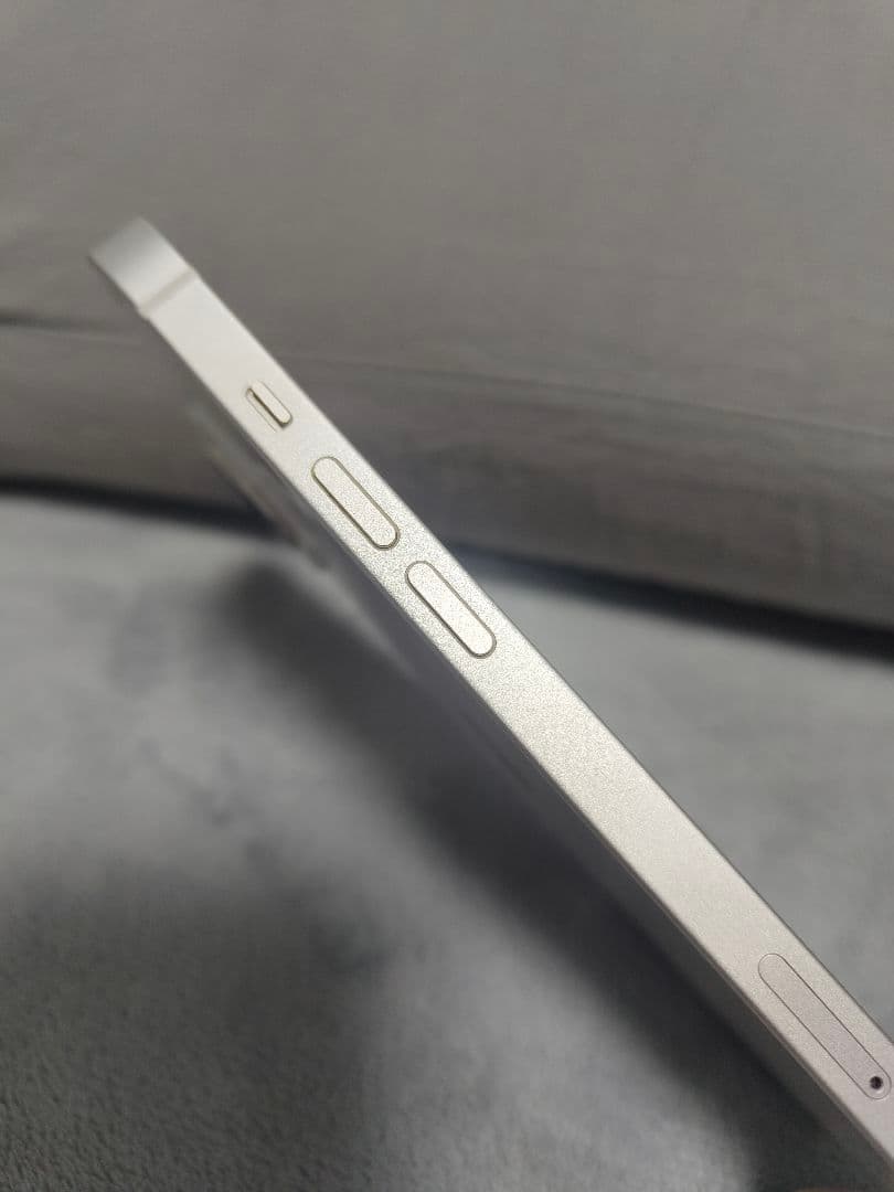 美品！SIMフリー Apple iPhone13 128GB スターライト