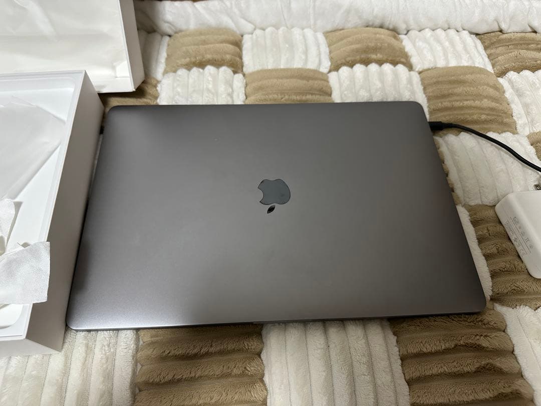 MacBook Pro15 2018 i7/512GB ディスプレイ、電池良好