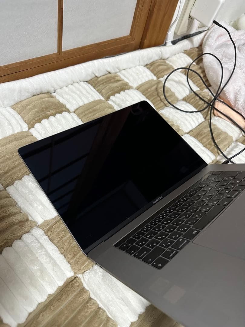 MacBook Pro15 2018 i7/512GB ディスプレイ、電池良好