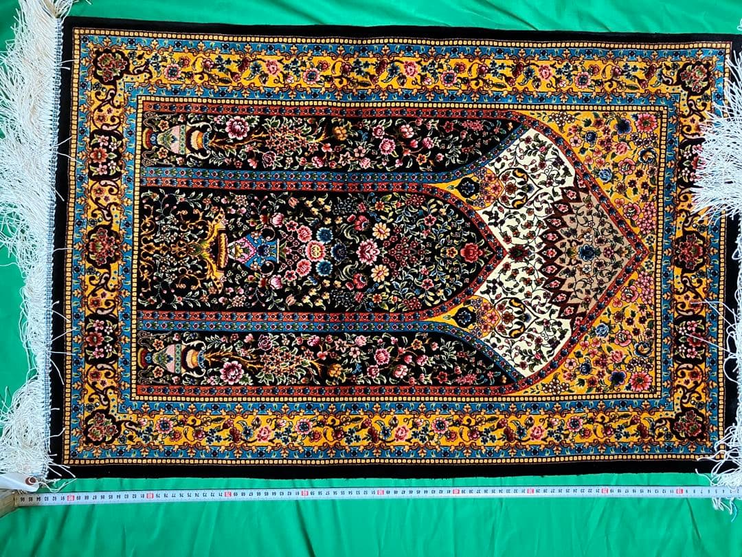 ペルシャ絨毯 黒基調シルク91cm×59cm