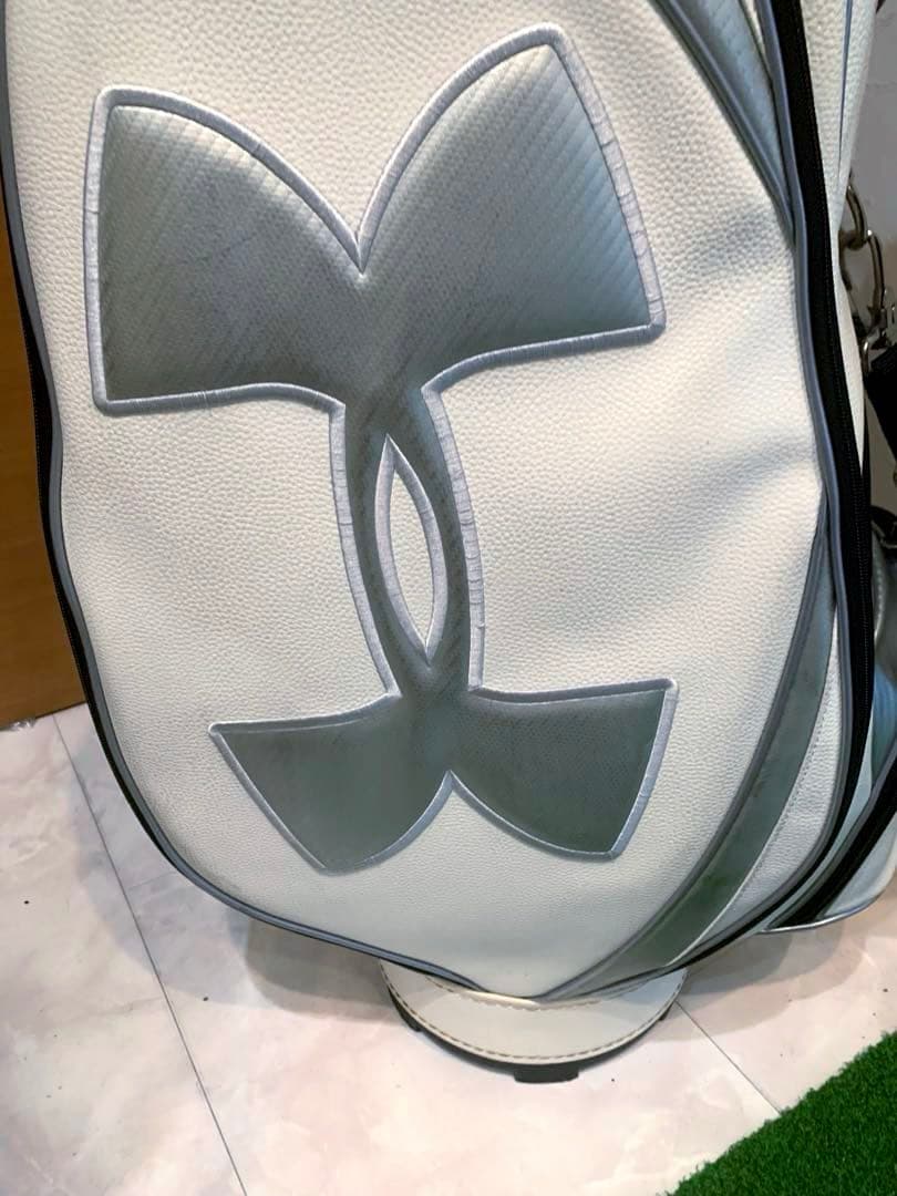 希少　良品　完売　アンダーアーマー　キャディバッグ　本格アスリート　おしゃれ