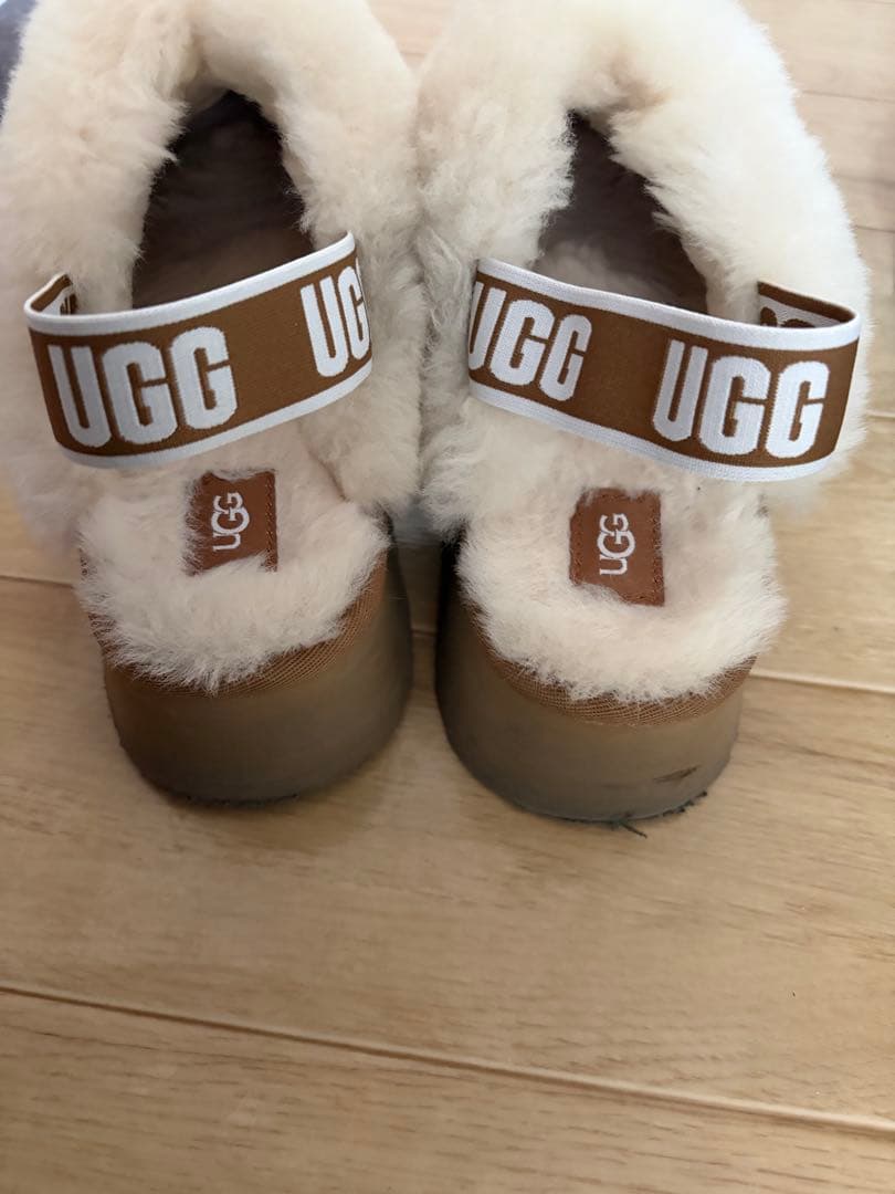 UGG Funkette アグ ファンケット　ムートンサンダル　厚底