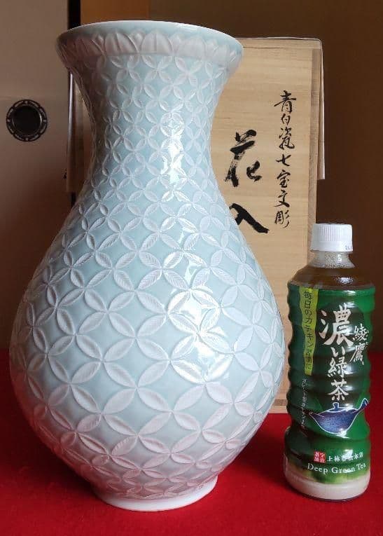 九谷焼作家池島保雄作　青白瓷七宝文彫花入　桐共箱、陶歴付き　置物　新築祝い