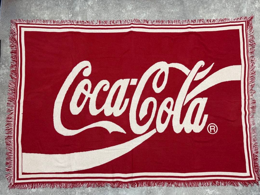 コカコーラ　ビッグロゴ　ラグ　ソファーカバー 120×178