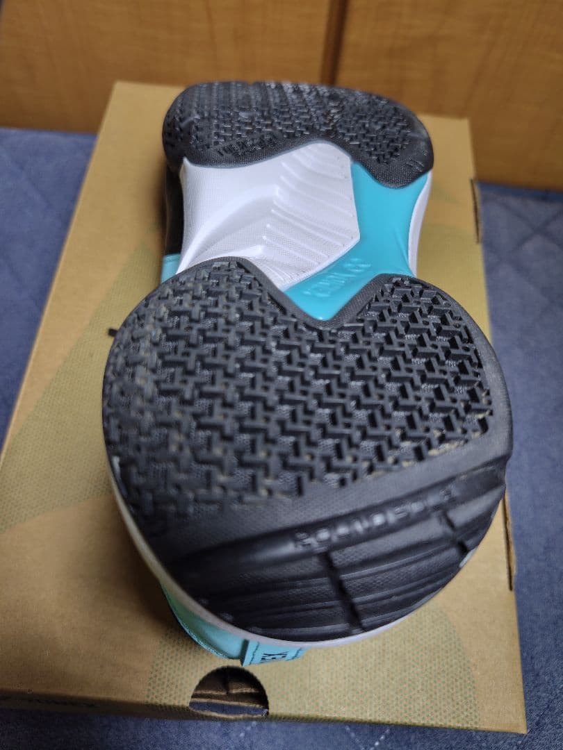 YONEX バドミントンシューズ ブラック/ターコイズ　27cm