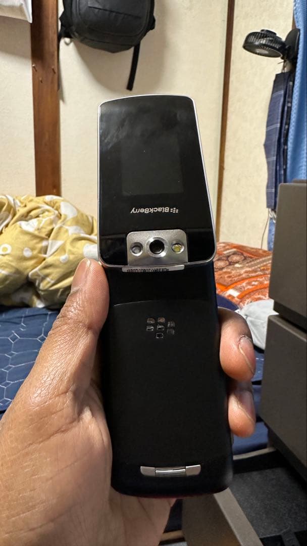 BlackBerry フリップフォン シルバー/ブラック