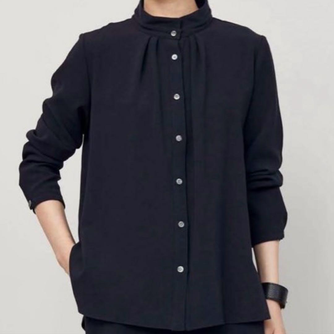 3015y ソージュ スタンドカラータックブラウストリアセテート 紺 M