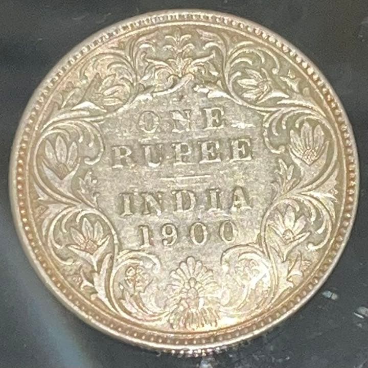 イギリス領インド銀貨　1900年　ヴィクトリア女王　1ルピー