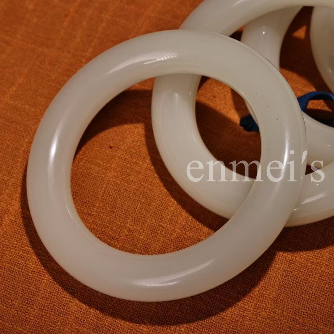 中国古美術・旧蔵御蔵・極上の白玉ブレスレットセット・古い刺繍盒付き・置物・裝飾品