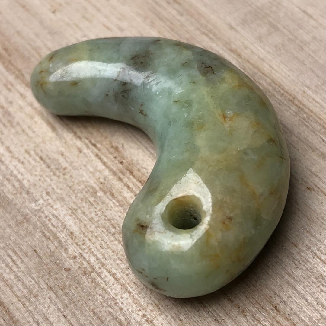 勾玉 翡翠　ヒスイ　糸魚川　翡翠　ケース付き