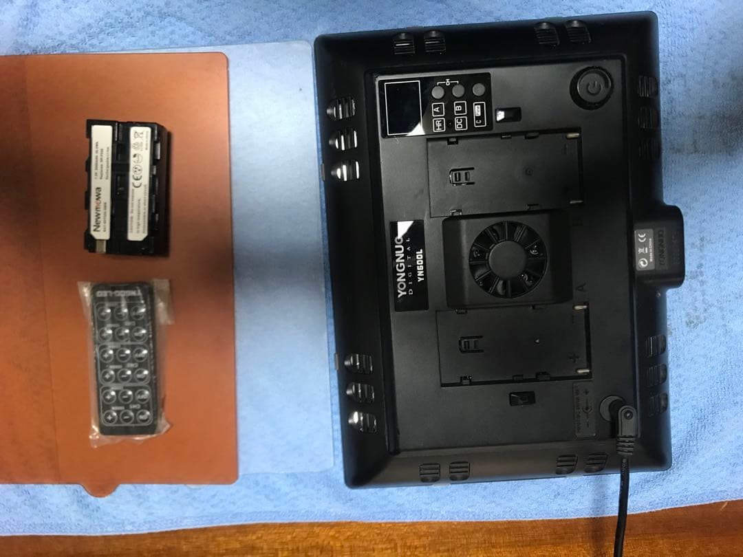 YONGNUO YN-600L LEDライト2個セット　充電器バッテリー2個付