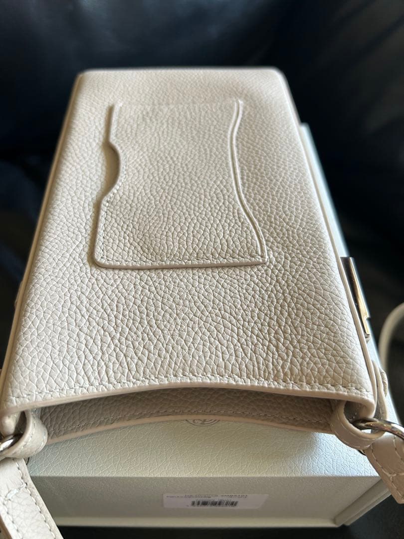 新品❗️DEMIU Petit Smartphone Bag ストラップ付ベージュ