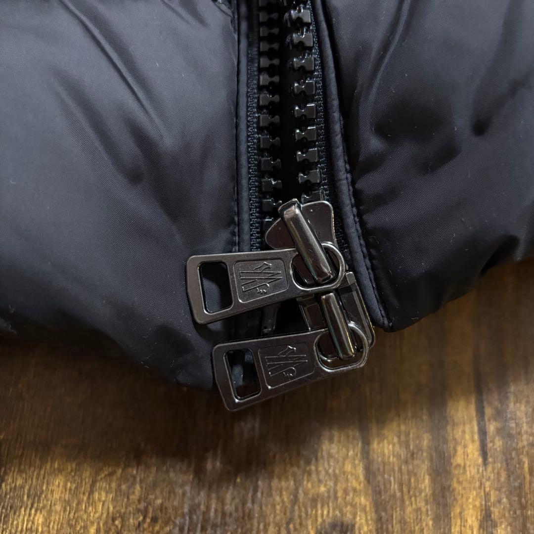 Moncler ブラック ダウンベスト DUPRES デュプレス