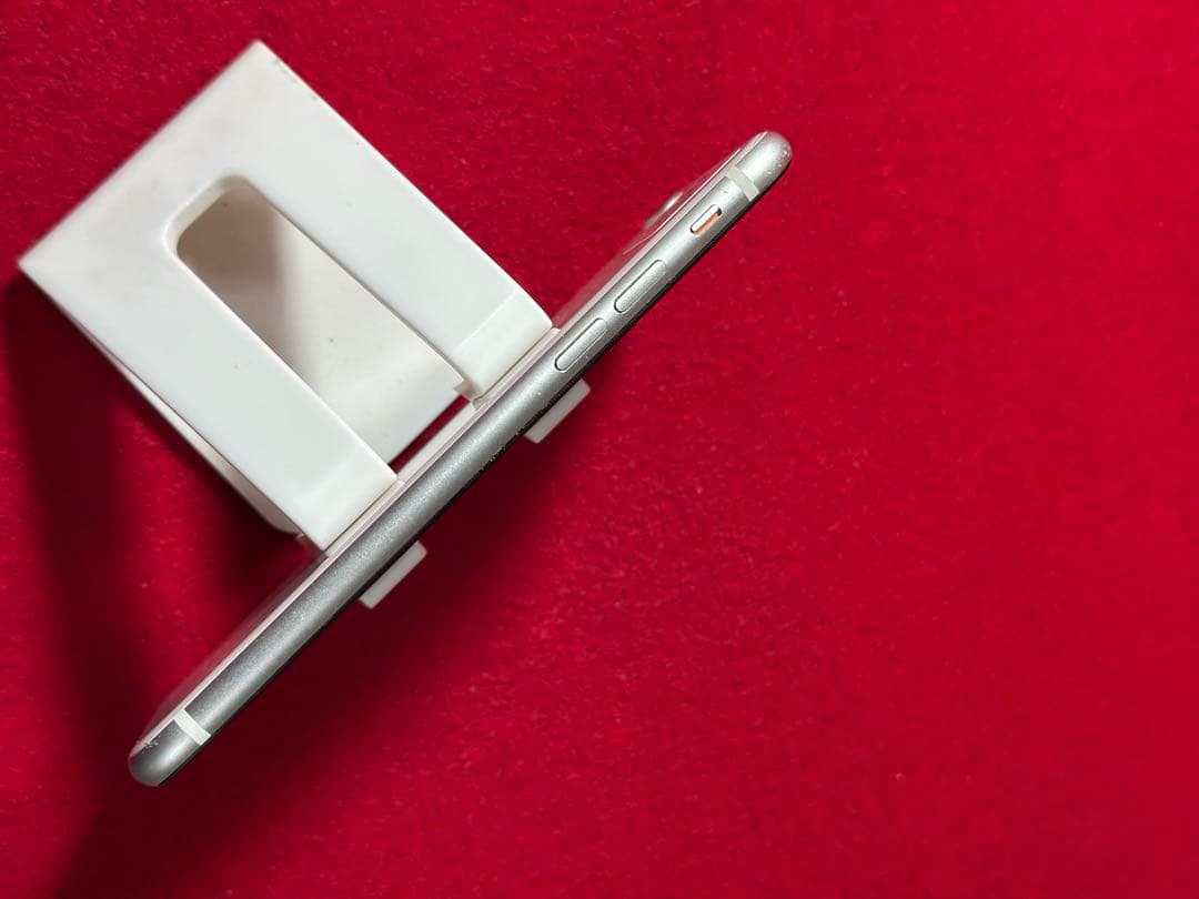 【9701】iPhone SE3第3世代スターライト 64GB simフリー