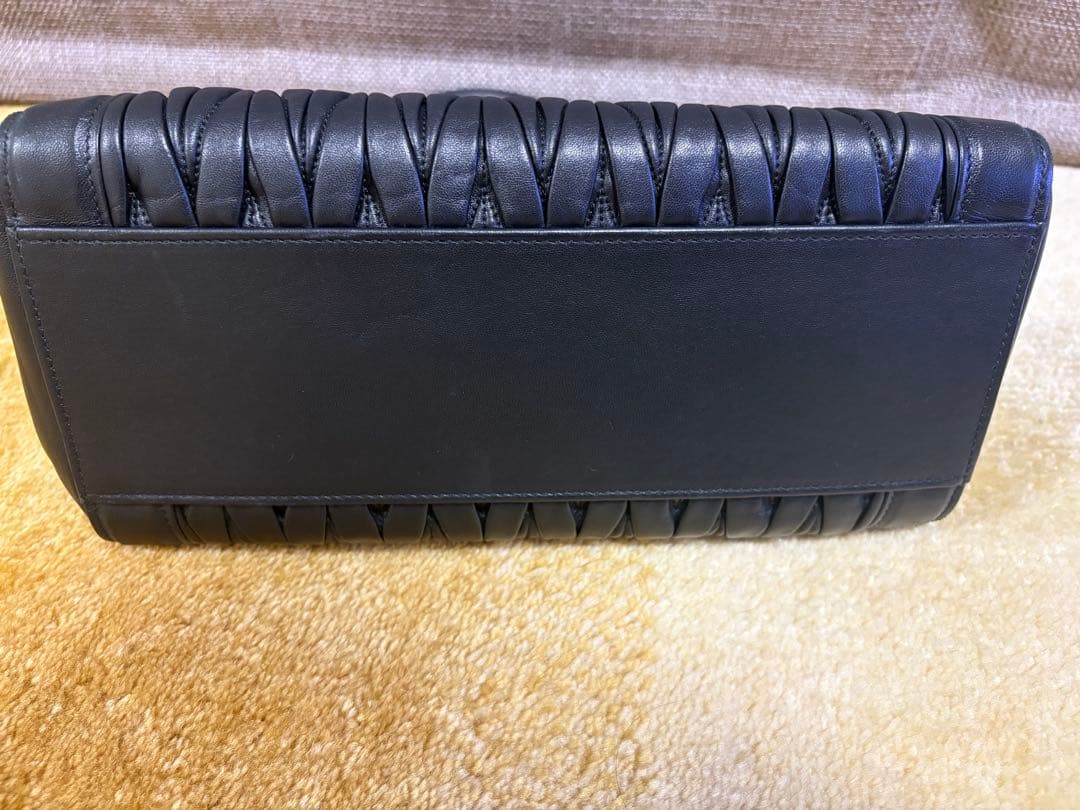 〈週末限定値下げ！〉MIU MIU マテラッセ 2WAY ギャランティカード付き