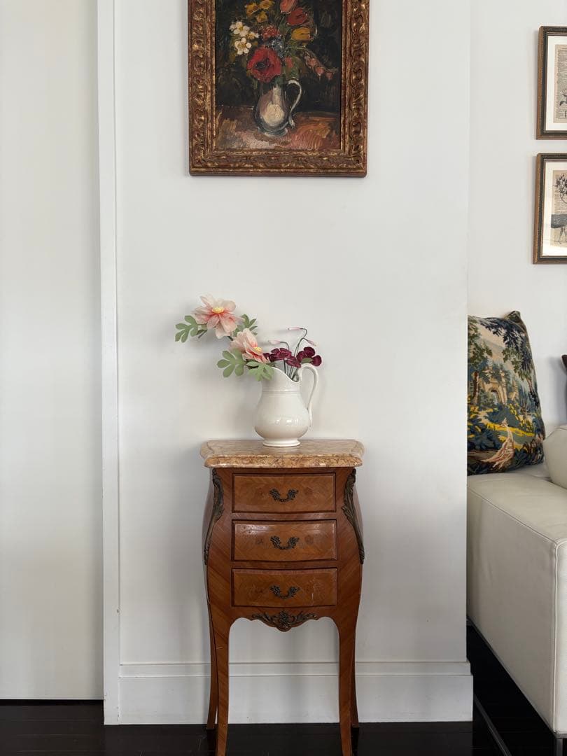 インレイと木目が美しい、スモールチェスト　大理石