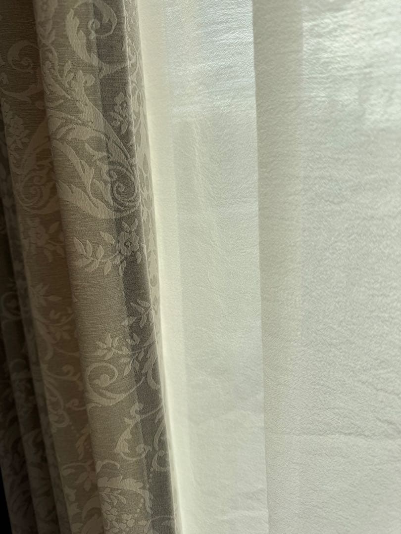 エレガントな花柄カーテン クリーム色 グレー　ファインテックス　オーダーカーテン