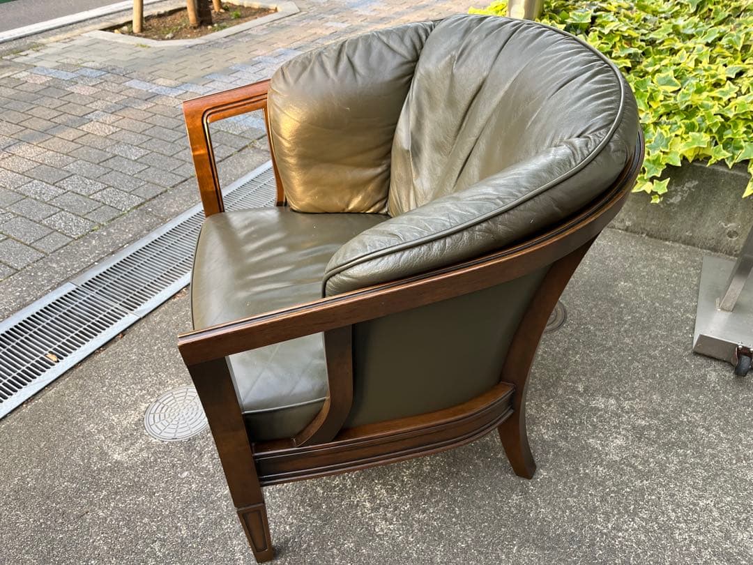 マルニ　ロイヤル　1Pソファ 総革張り